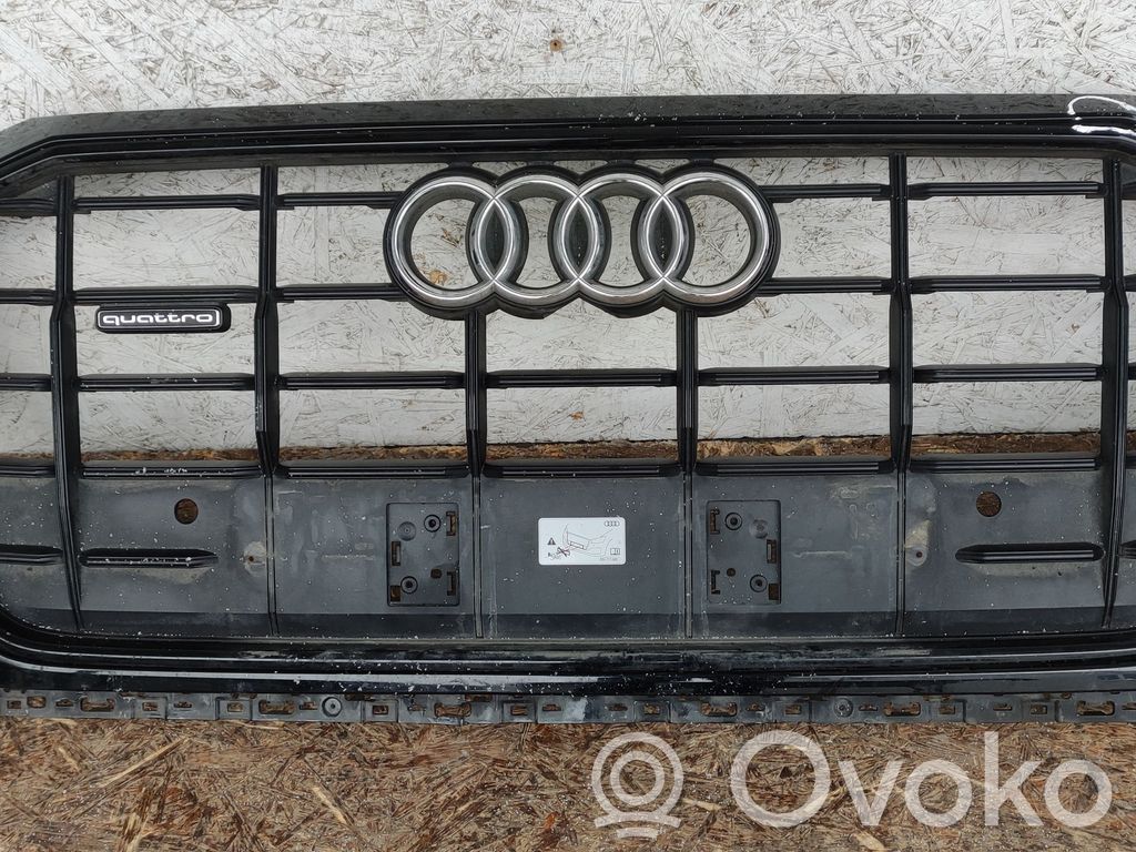Audi Q8 Etupuskurin ylempi jäähdytinsäleikkö 