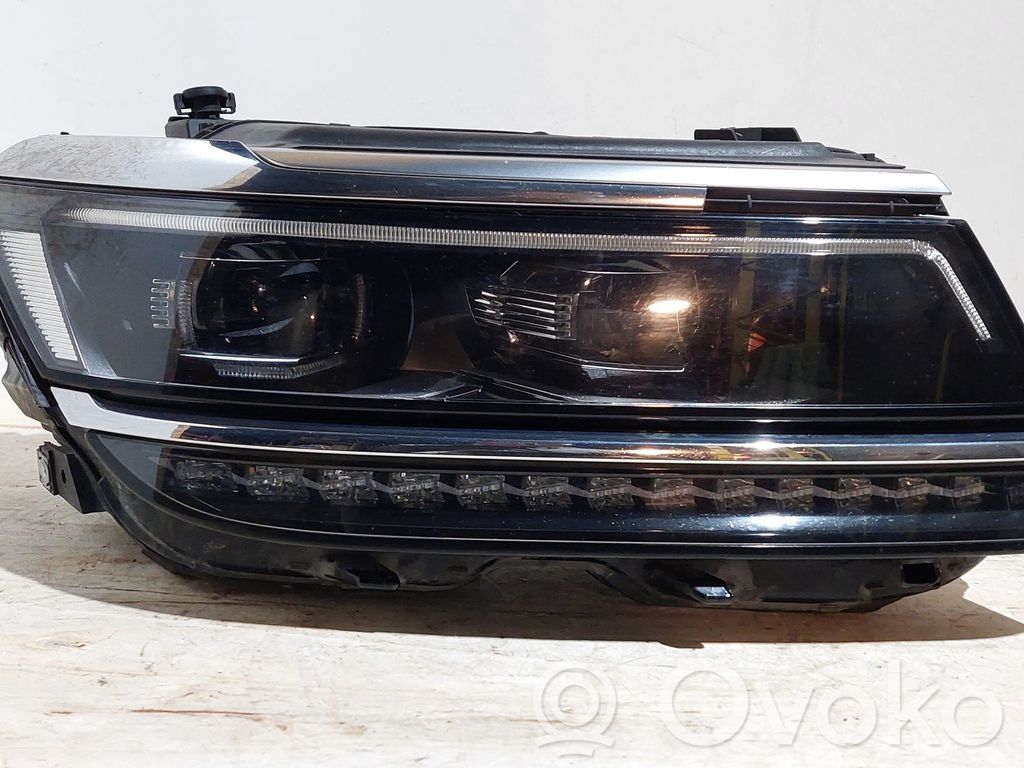 Volkswagen Tiguan Lampa przednia 