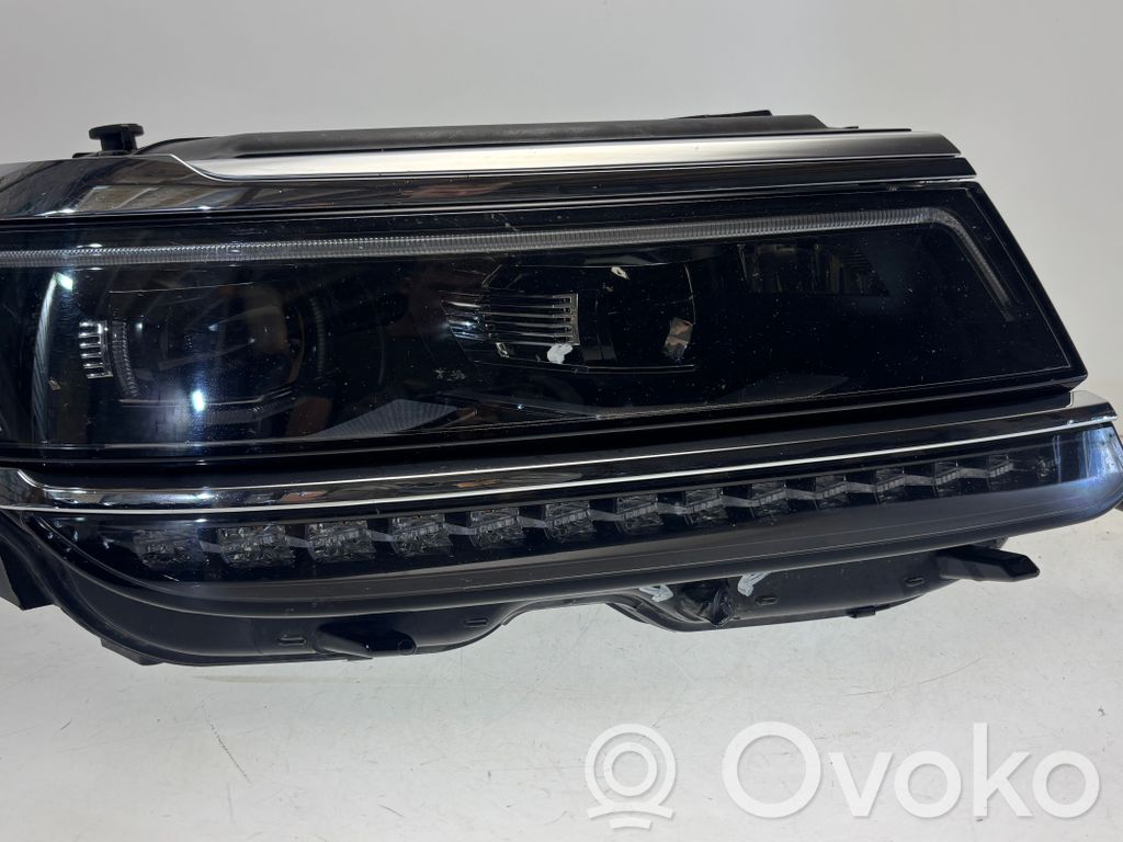 Volkswagen Tiguan Lampa przednia 