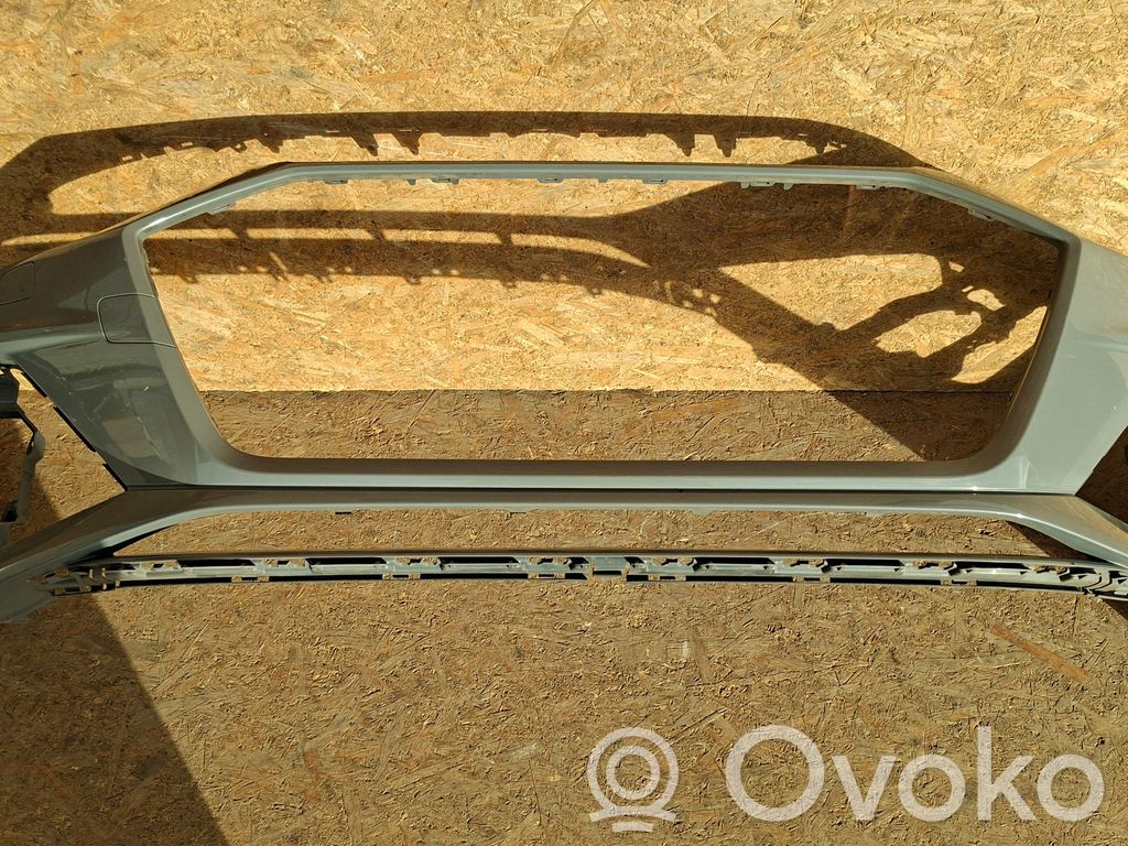 Audi RS4 B9 Parachoques delantero 