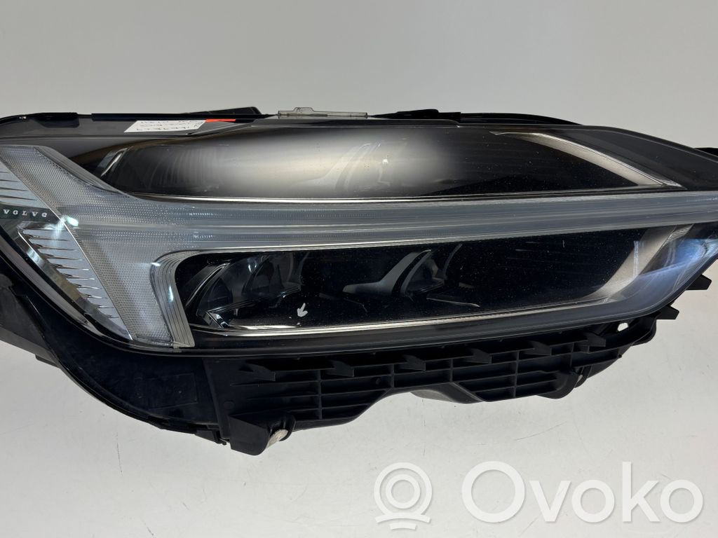 Volvo XC60 Lampa przednia 