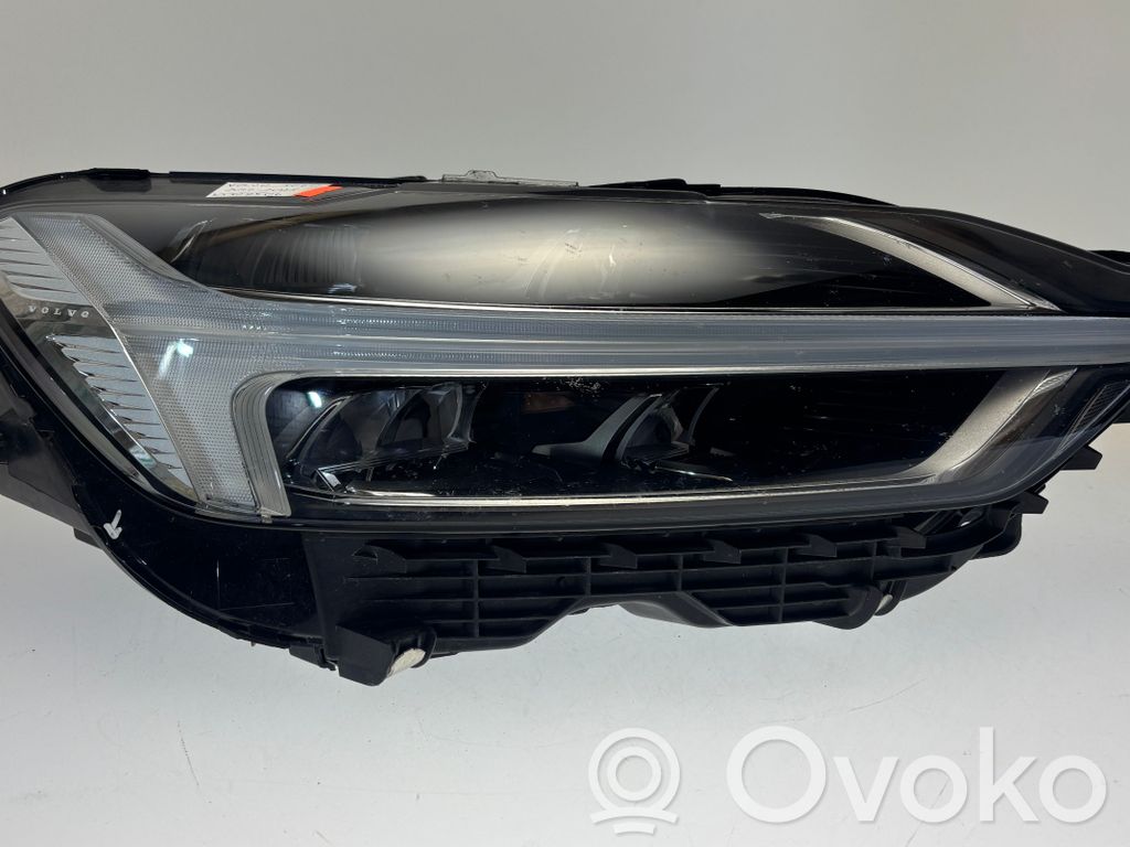 Volvo XC60 Lampa przednia 