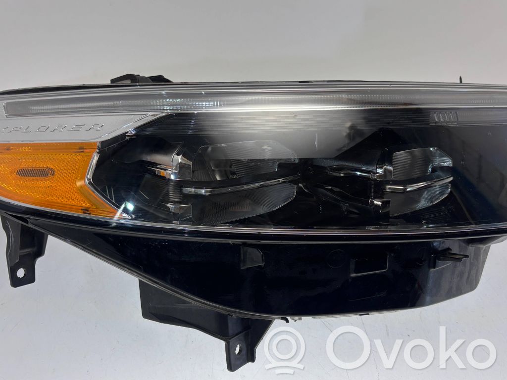 Ford Explorer VI Priekinis žibintas 