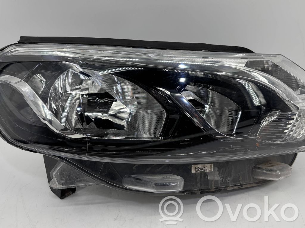 Toyota Proace Phare frontale 