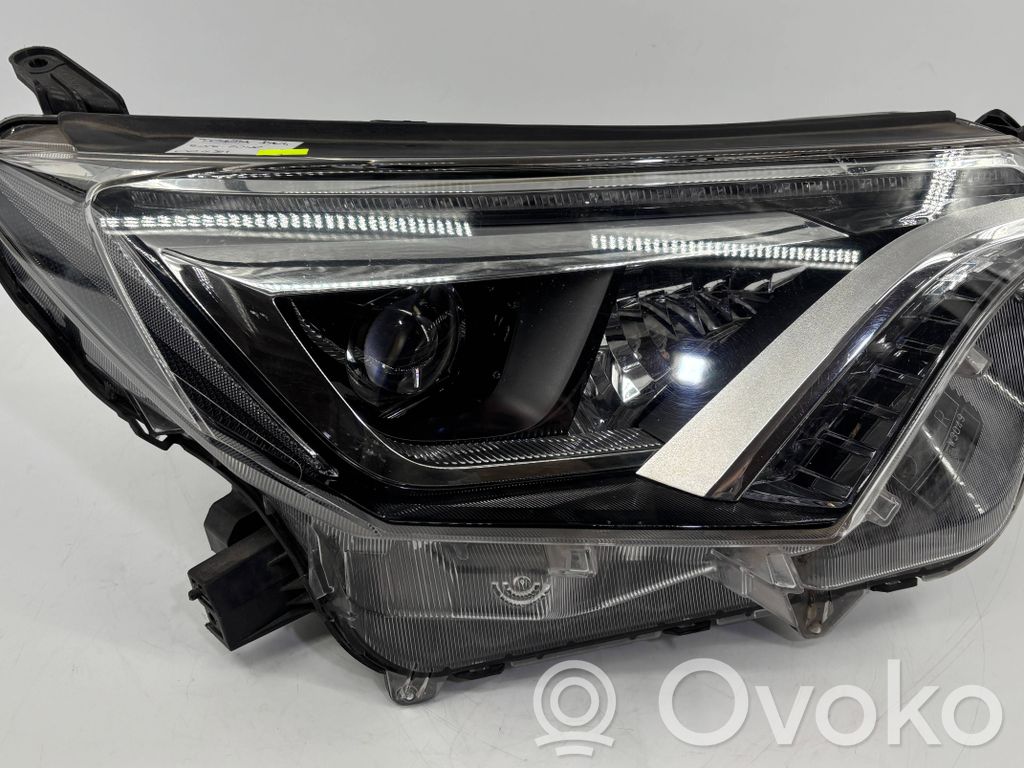 Toyota RAV 4 (XA40) Lampa przednia 
