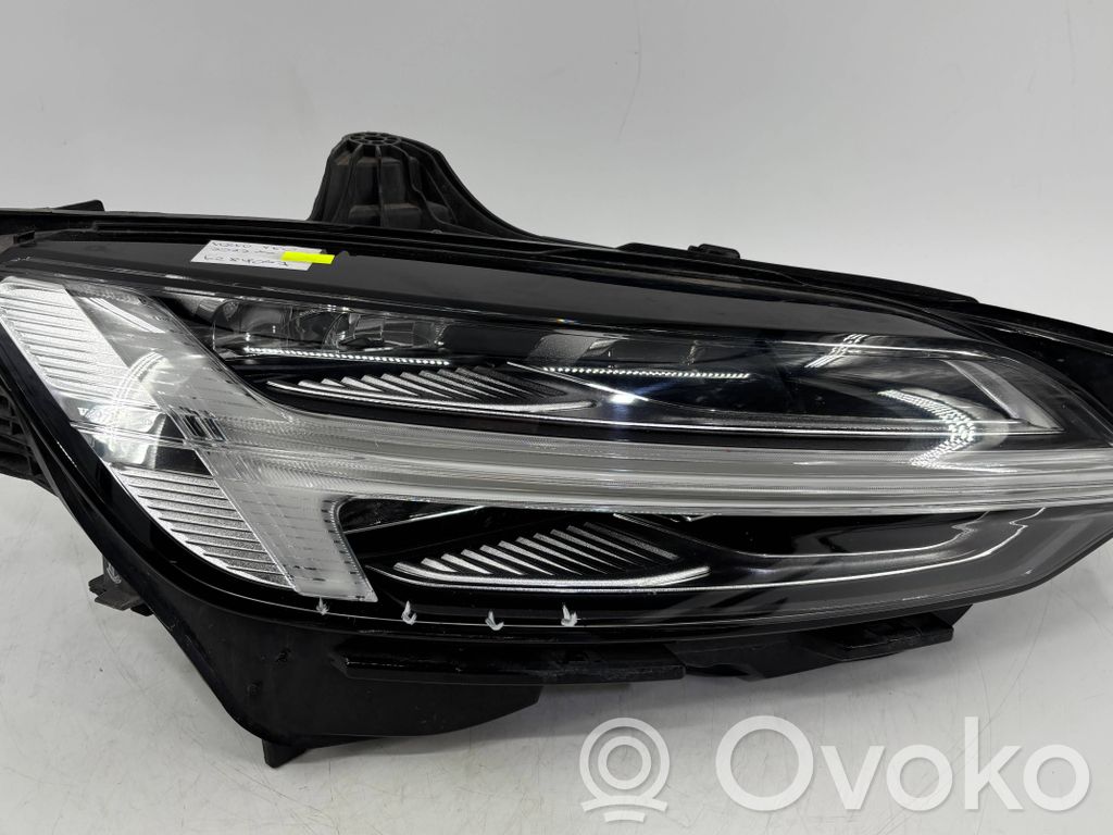 Volvo V60 Lampa przednia 