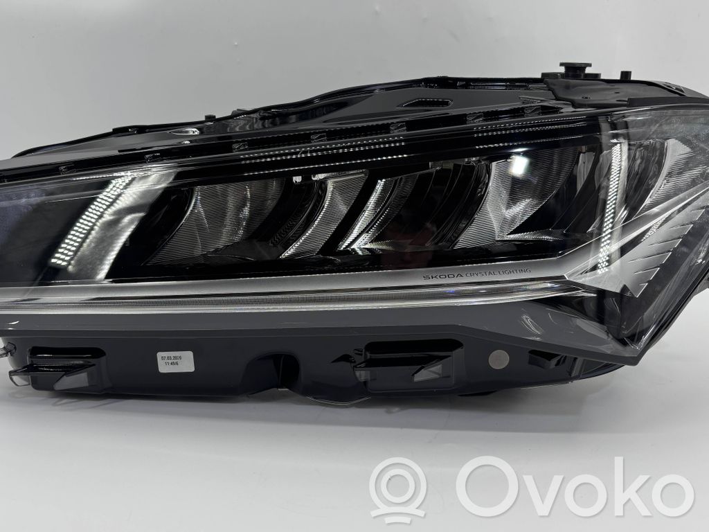 Skoda Superb B9 Lampa przednia 
