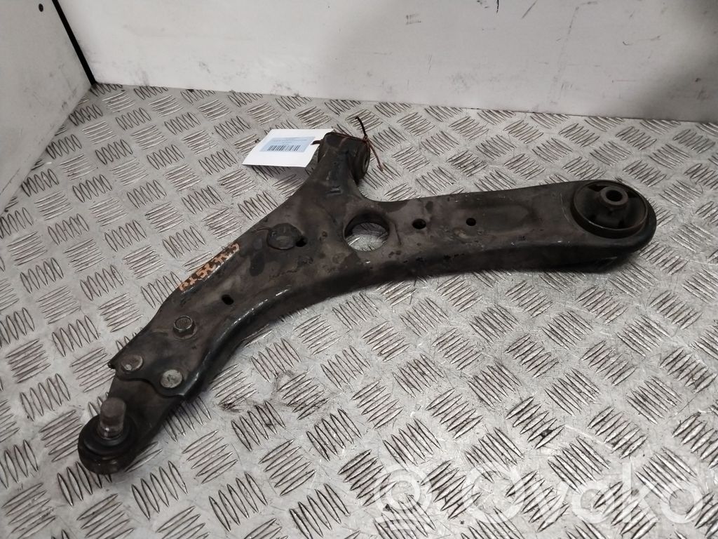 Hyundai i30 Triangle bras de suspension inférieur avant 