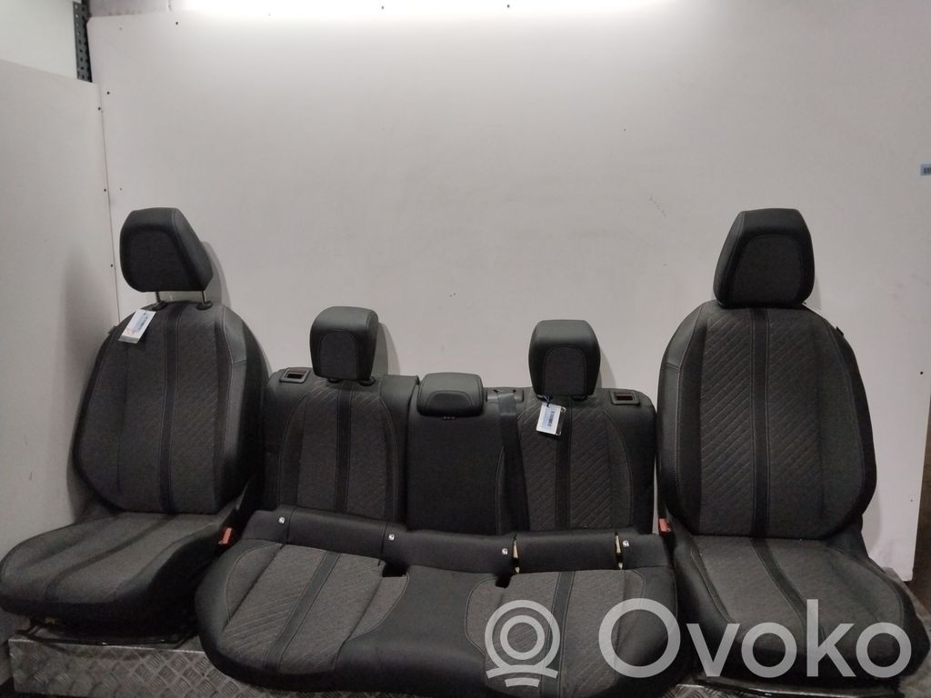 Peugeot 2008 II Juego del asiento 