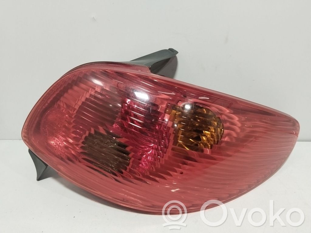 Peugeot 206 Lampă spate în caroserie 