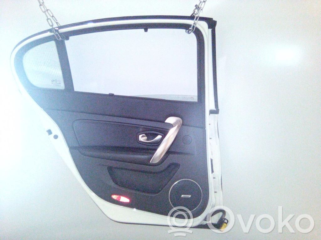Renault Latitude (L70) Puerta trasera 