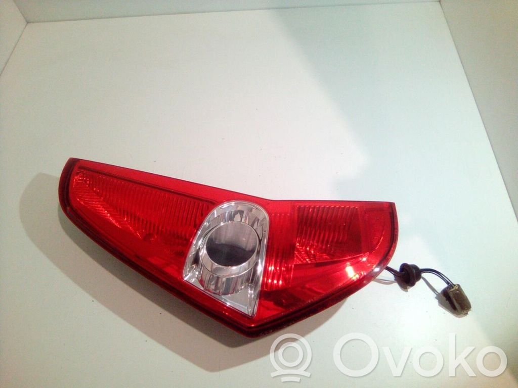 Suzuki Splash Galinis žibintas kėbule 