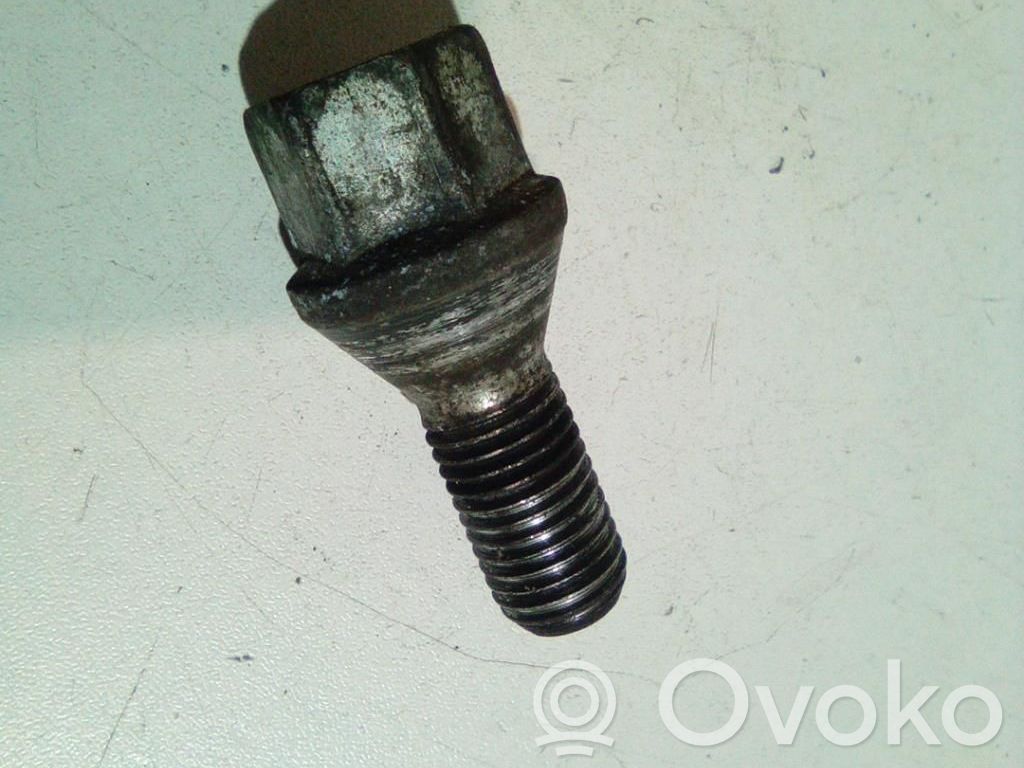 Opel Vectra C Mutterit/pultit 