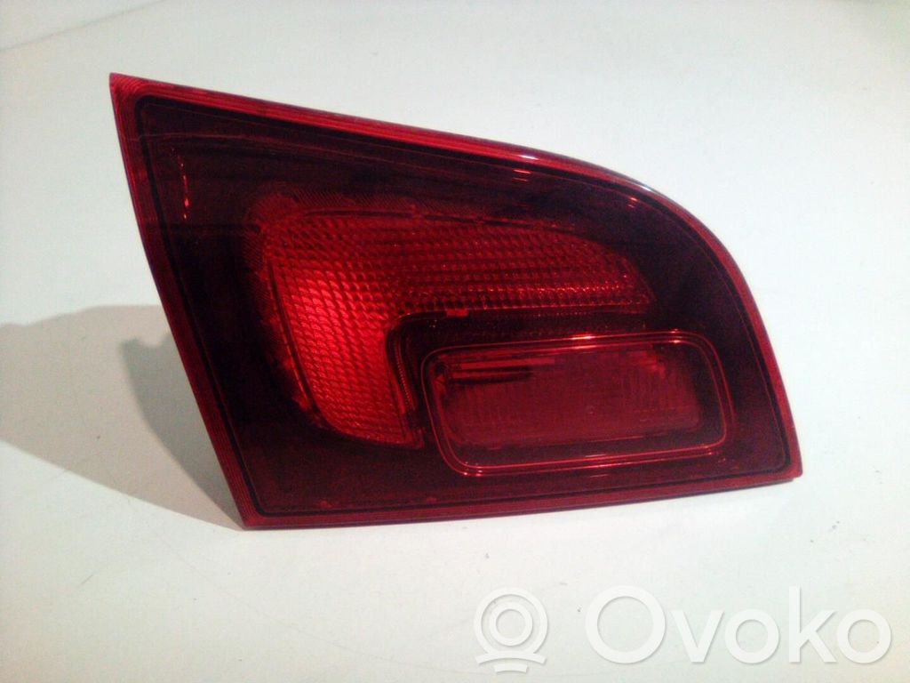 Opel Astra J Takaluukun takavalot 