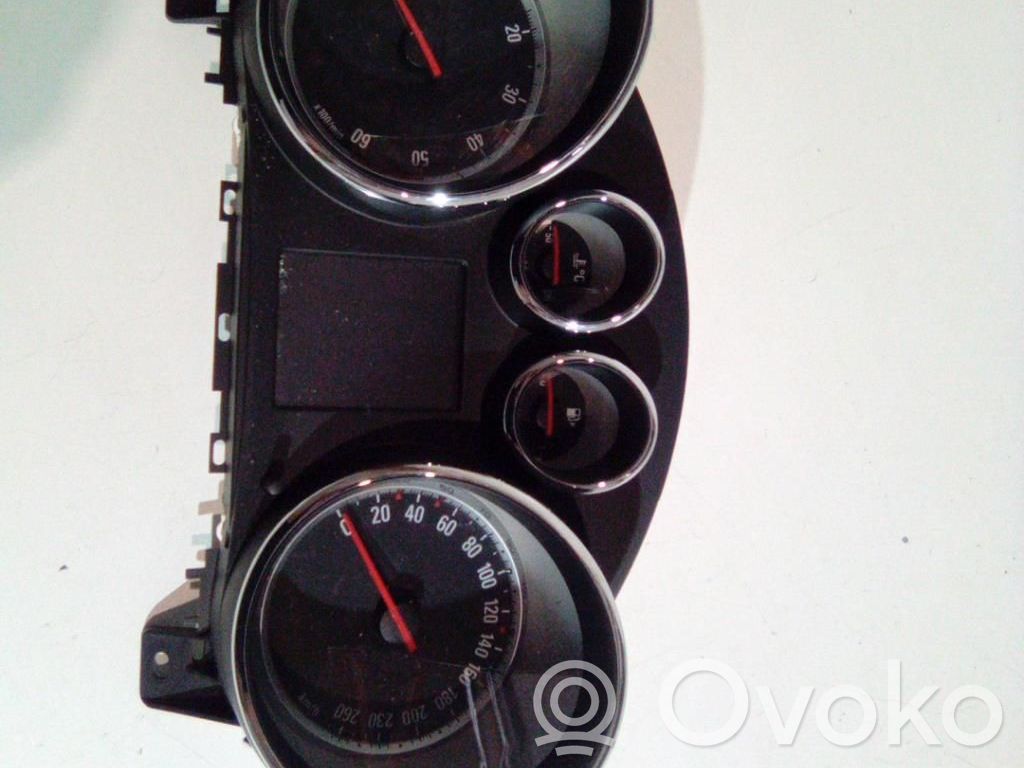 Opel Astra J Speedometer (instrument cluster) 