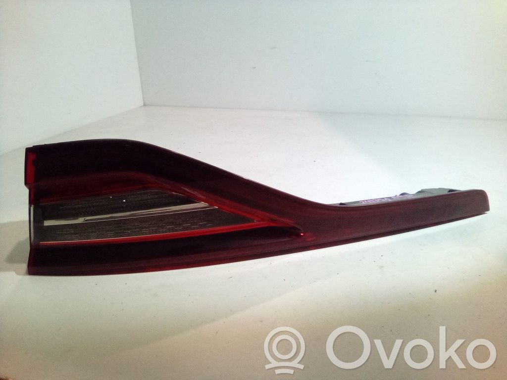 Renault Megane IV Tailgate rear/tail lights 