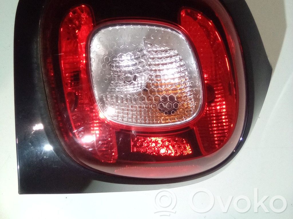 Smart ForFour II W453 Aizmugurējais lukturis virsbūvē 