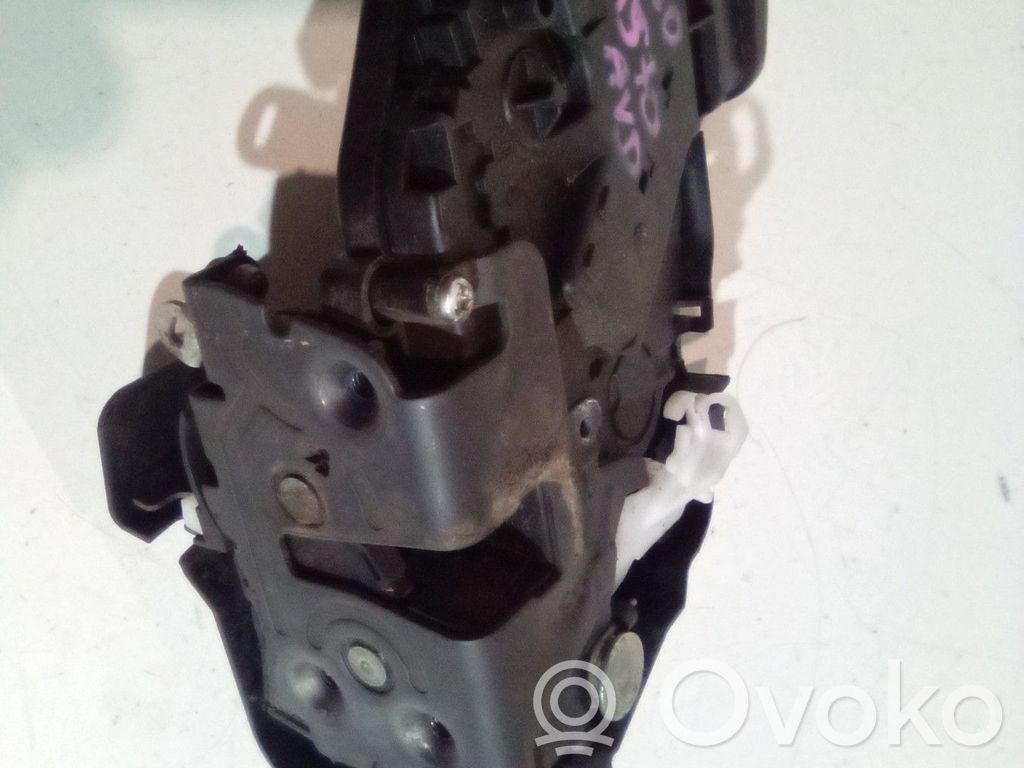 Volvo V50 Priekšpusē slēdzene 