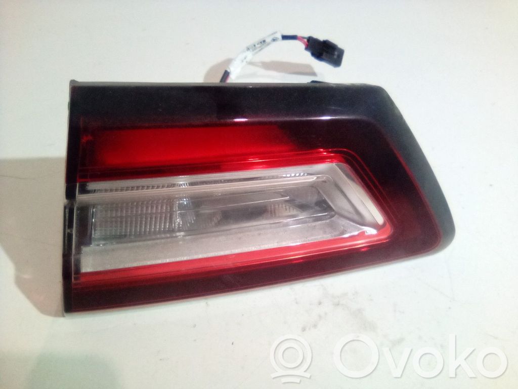 Renault Clio IV Lampy tylnej klapy bagażnika 