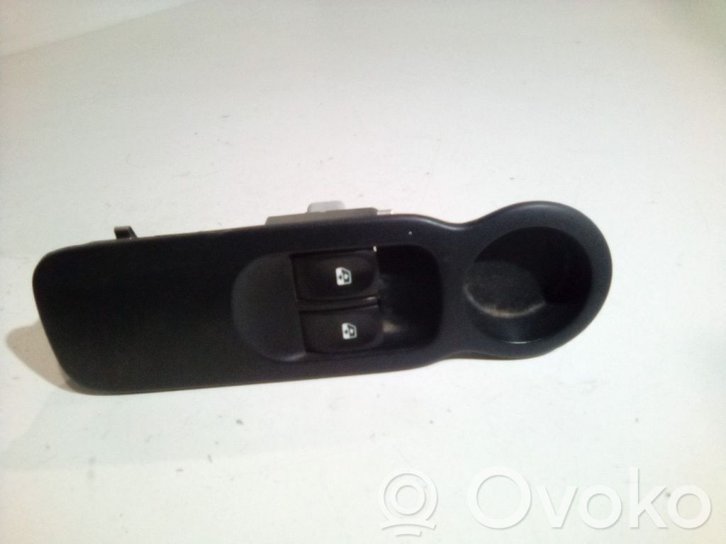 Electric window control switch   8200214939