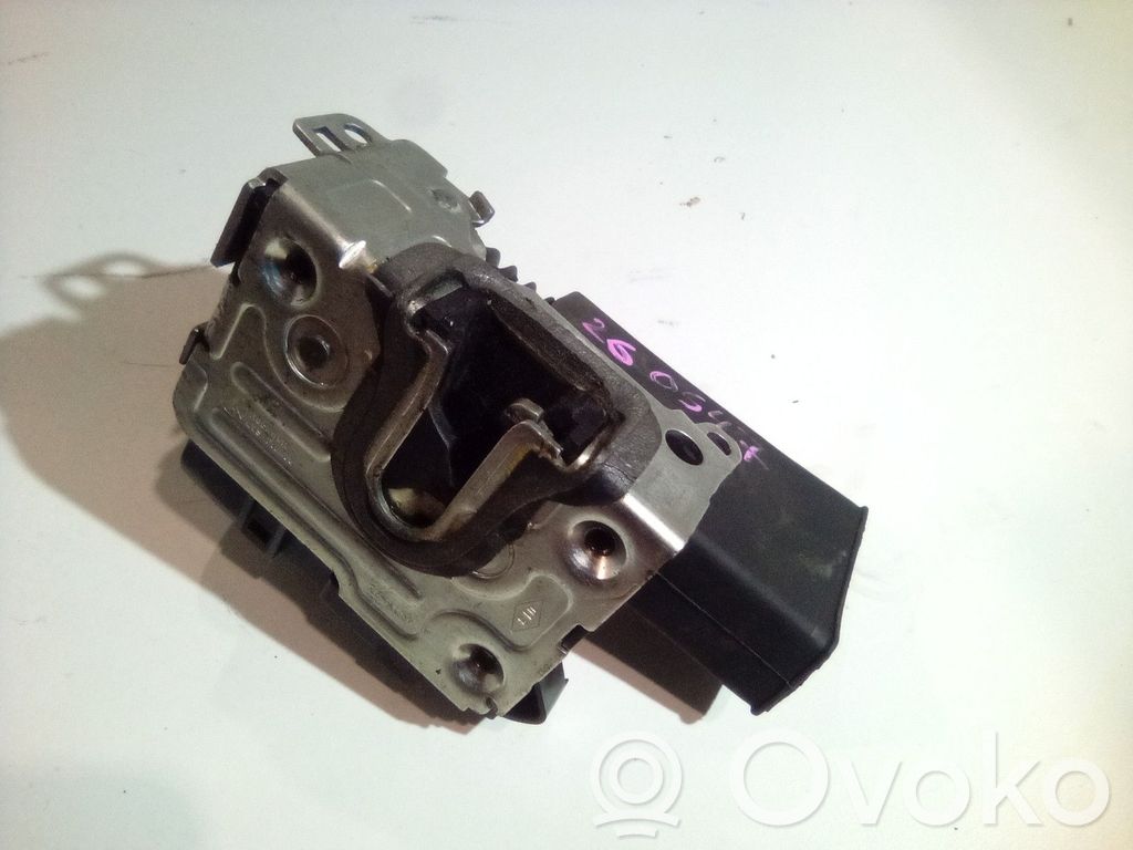 Dacia Sandero Front door lock 