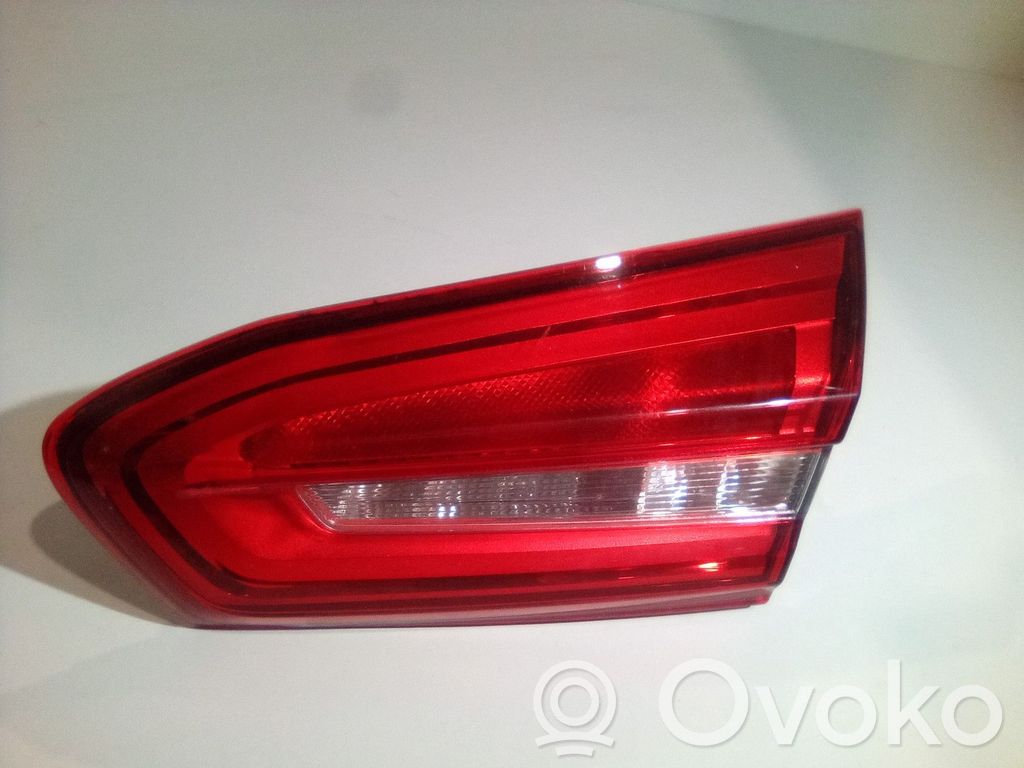 Ford Focus Galinis žibintas dangtyje 
