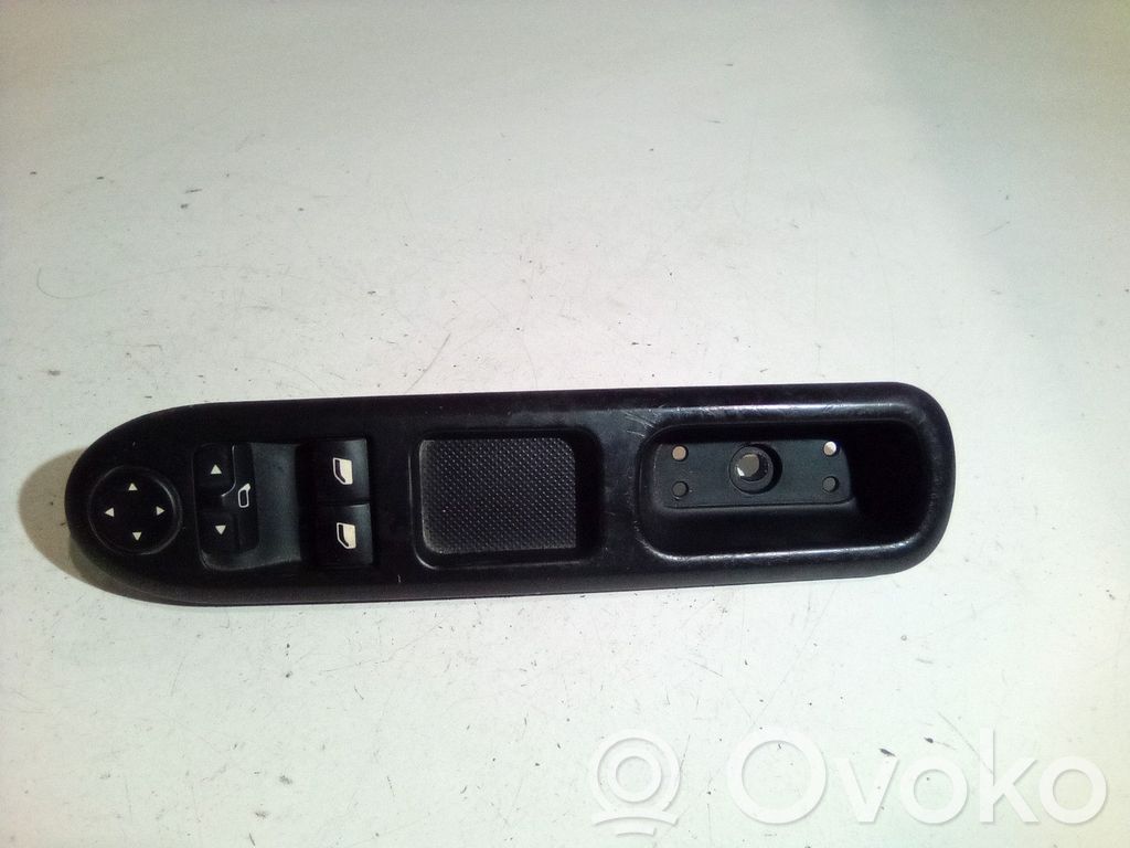 Peugeot 407 Electric window control switch 