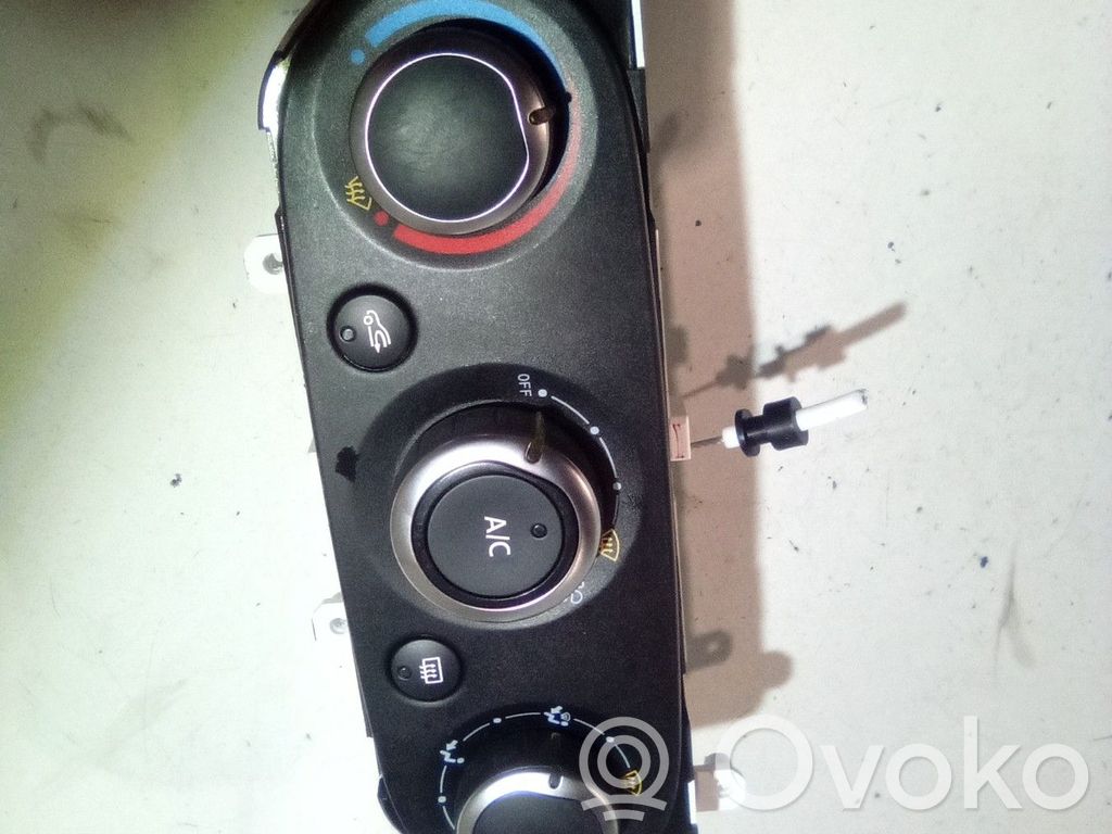 Renault Clio IV Climate control unit 