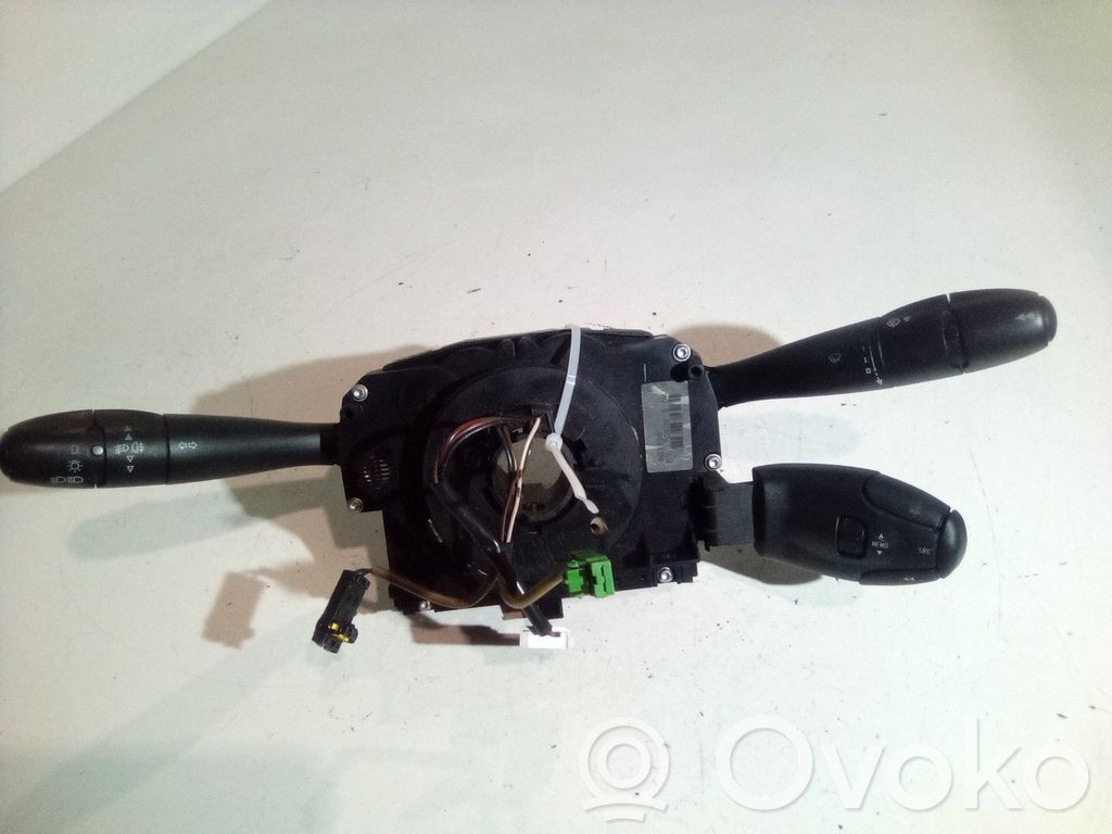 Peugeot 207 Interruptor/palanca de limpiador de luz de giro 