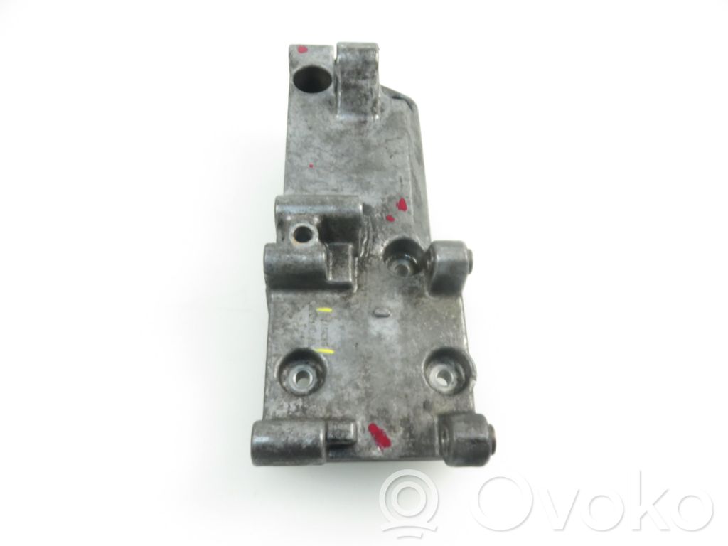 Volvo 850 Generator/alternator bracket 
