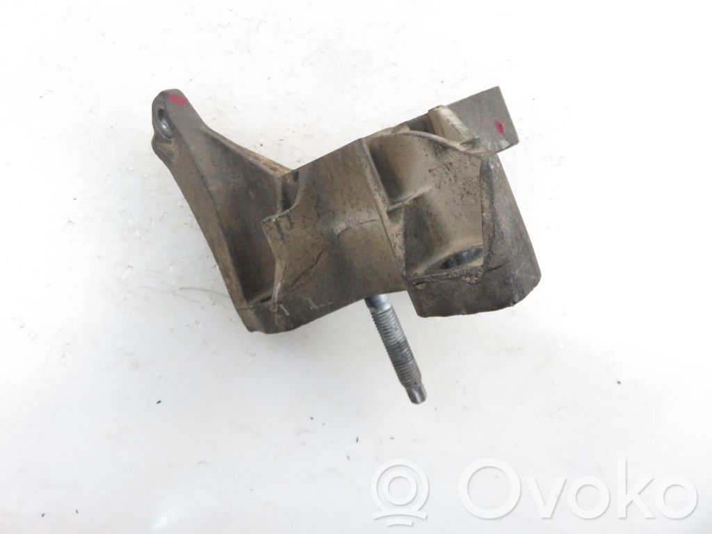 Gearbox mounting bracket   3C117M125AB,3C117M125AB