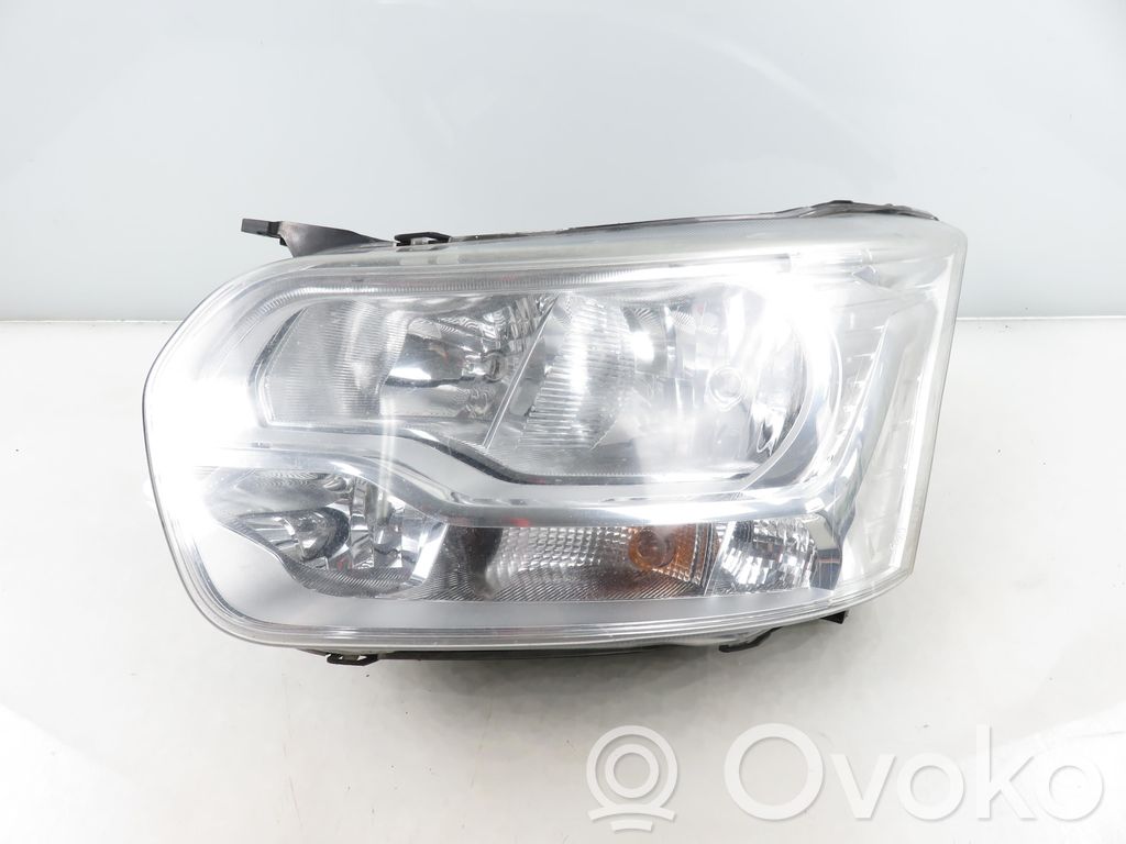 Ford Transit Etu-/Ajovalo 