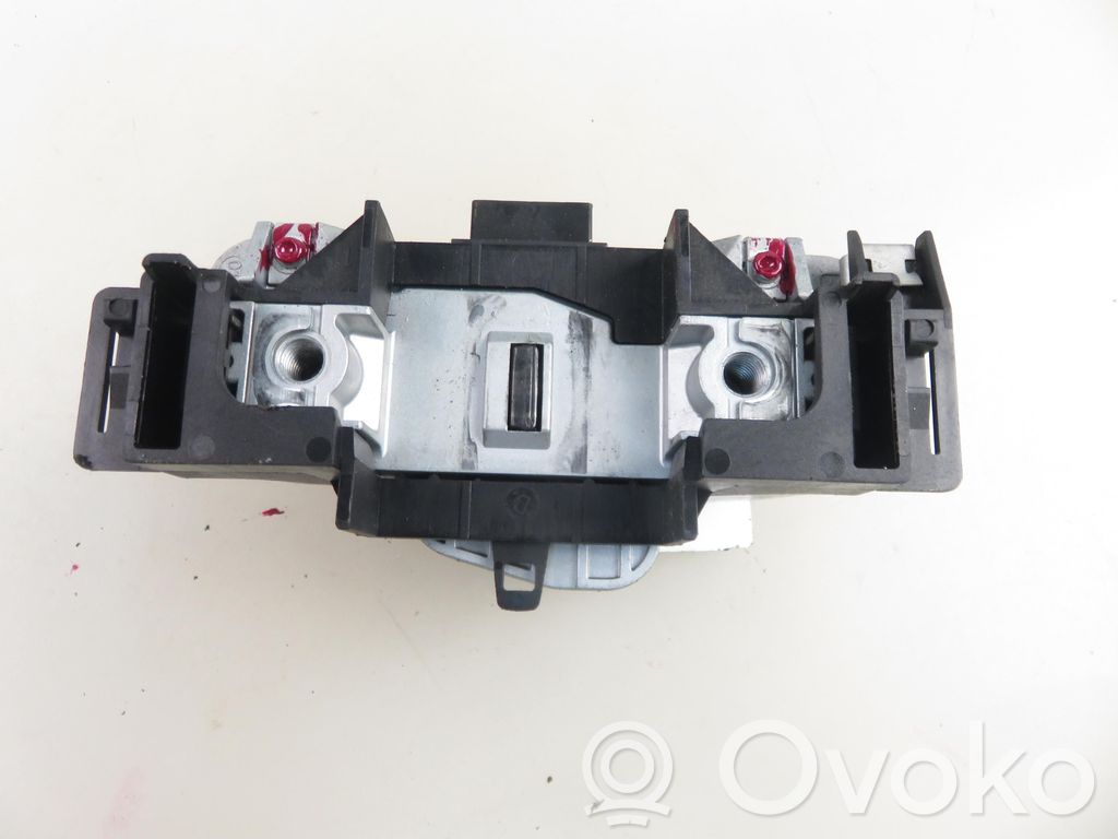 Volkswagen Jetta VI Steering wheel lock 