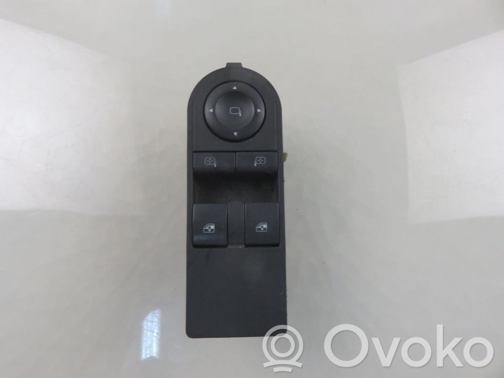 Opel Zafira B Electric window control switch 