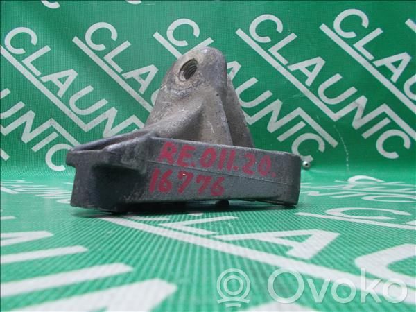 Engine mounting bracket   8200000032,RE0112016776