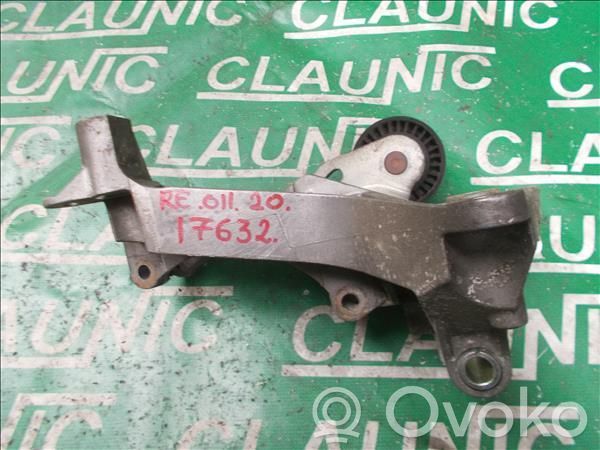 Generator/alternator bracket   8200393718,8200393718,RE0112017632