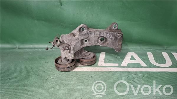 Opel Astra H Mocowanie alternatora 