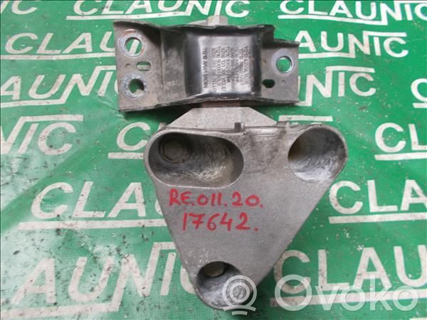 Engine mounting bracket