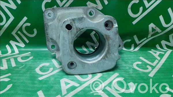 Engine mounting bracket   8200162702