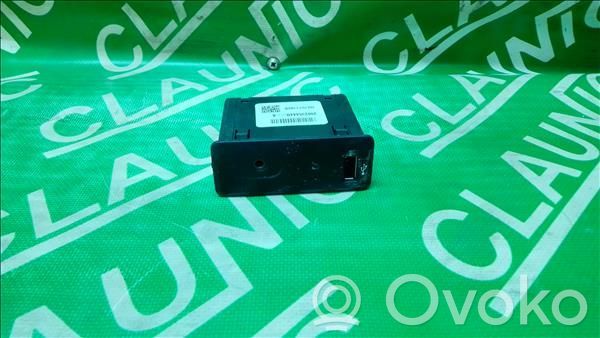 Renault Megane IV Enchufe conector USB 