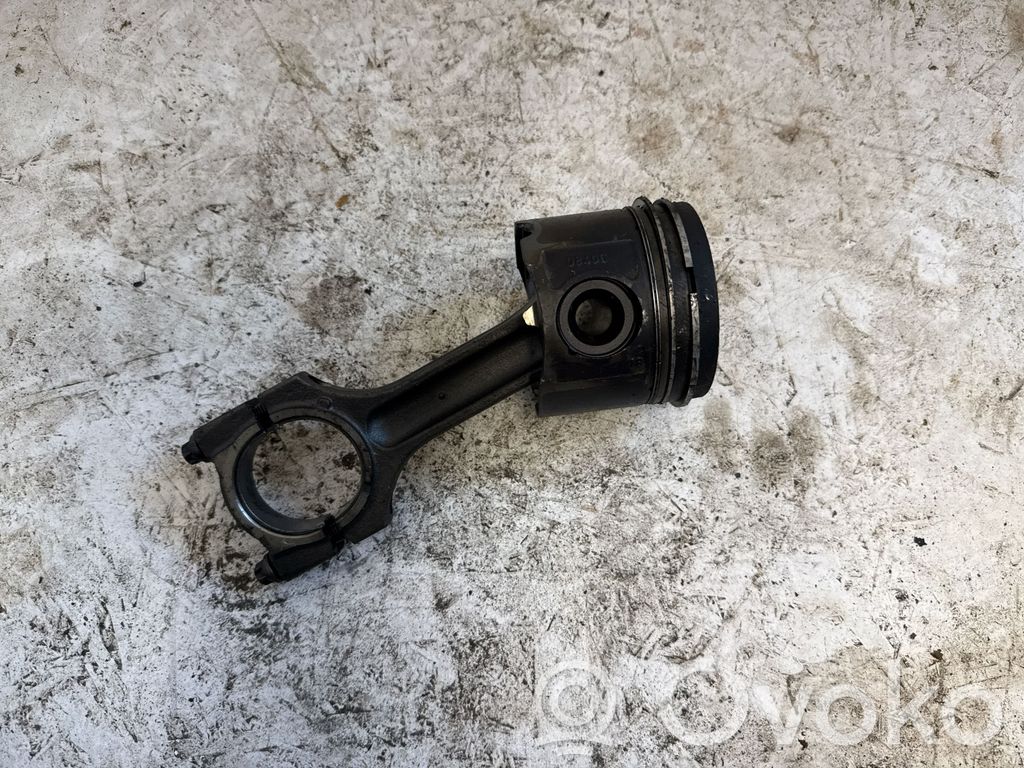 Piston with connecting rod   0840C