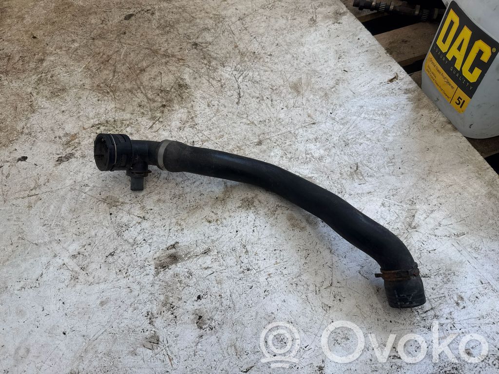 Audi Q7 4L Tubo flessibile del liquido di raffreddamento del motore 