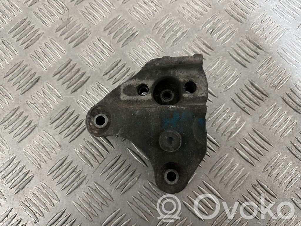 Citroen C3 Engine mounting bracket 