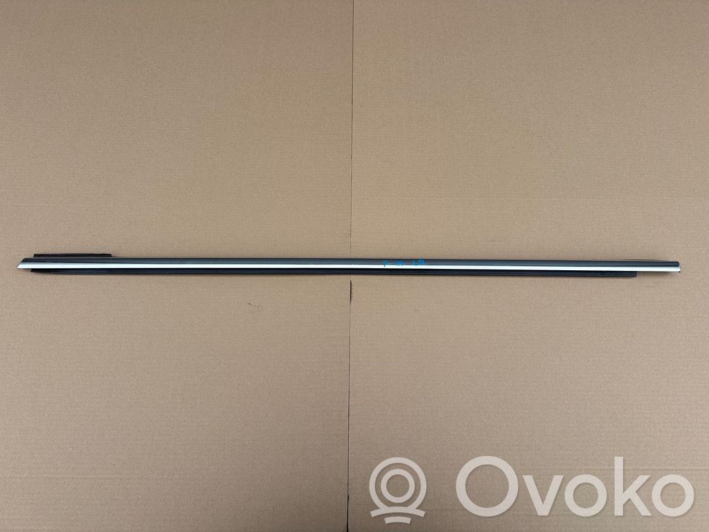 Ford Focus Priekšpusē durvju dekoratīvā apdare (moldings) 