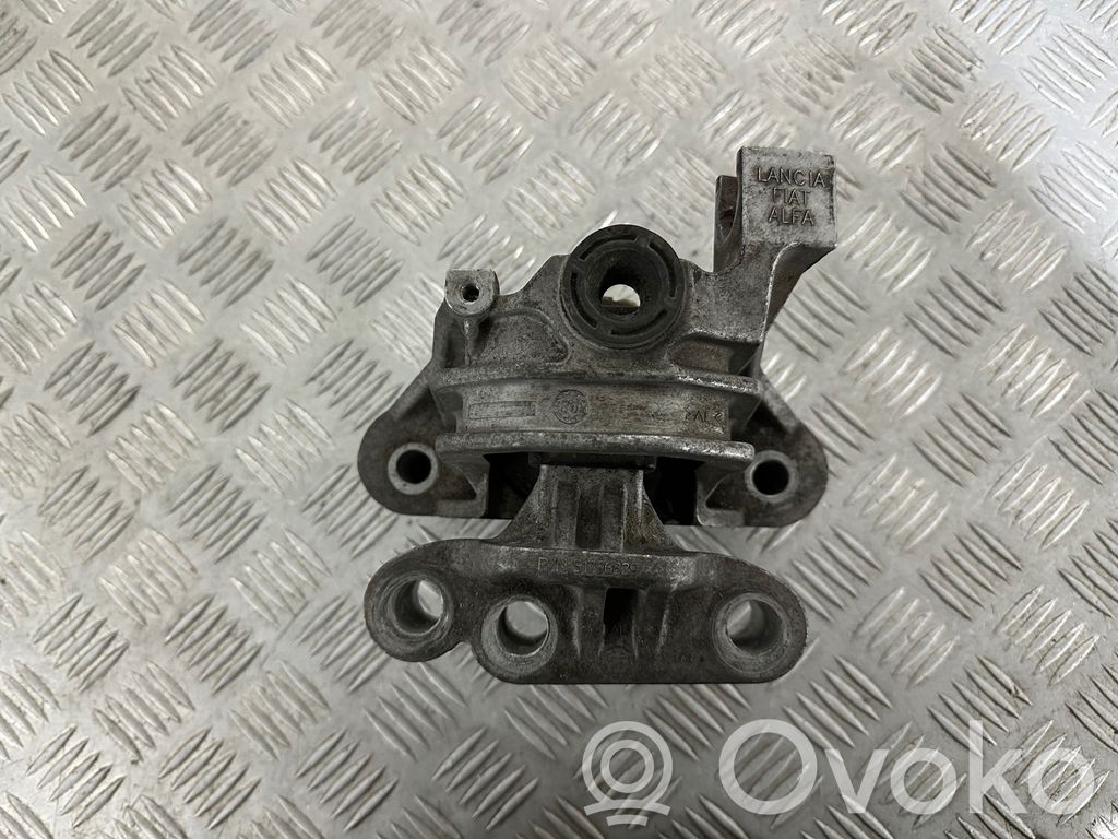 Lancia Delta III Engine mount bracket 