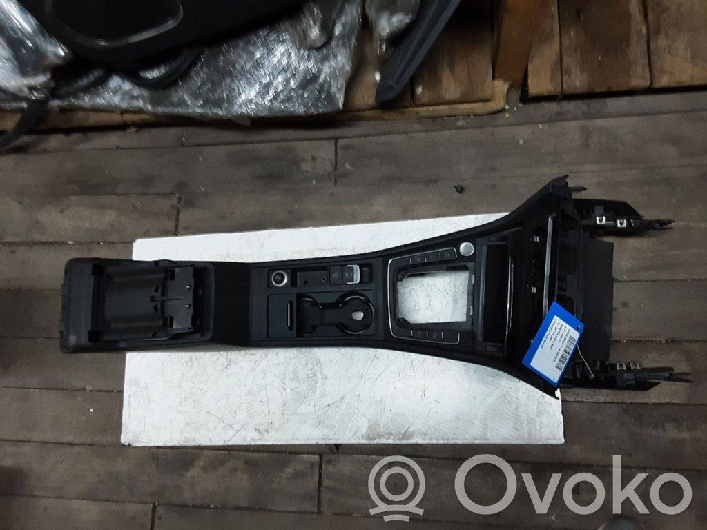 Volkswagen Golf VII Center console 
