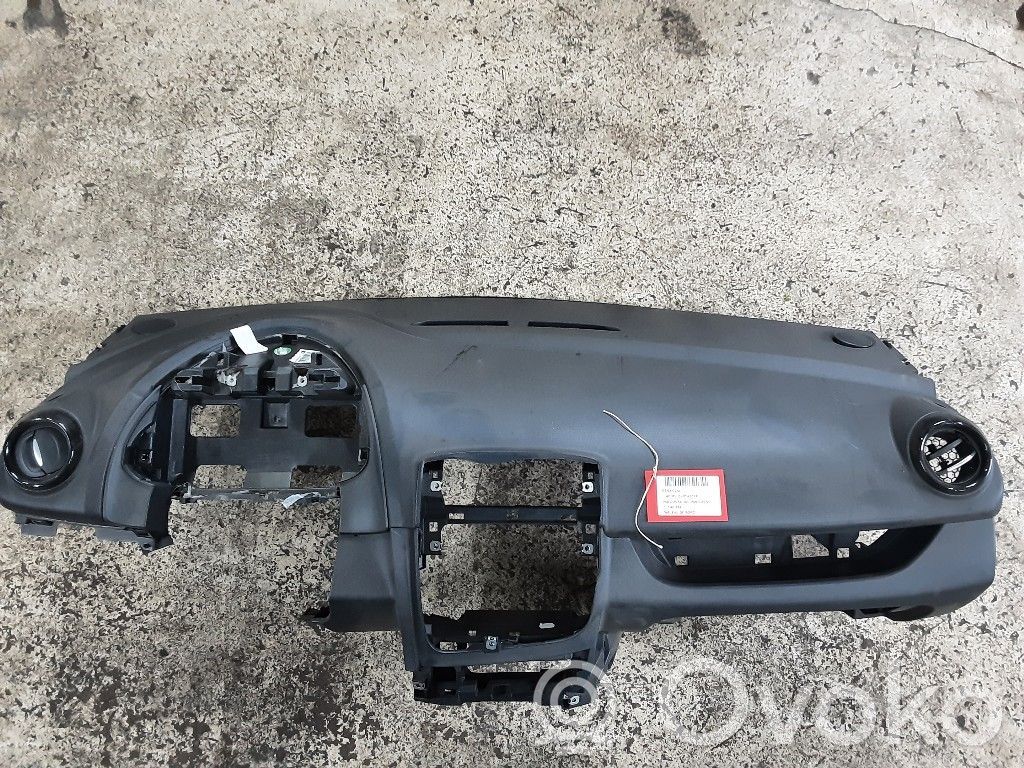Renault Clio IV Armaturenbrett Cockpit 