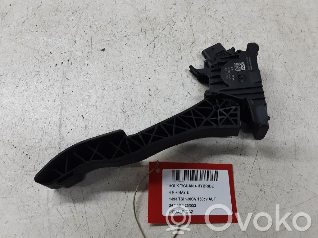 Volkswagen Tiguan Accelerator throttle pedal 