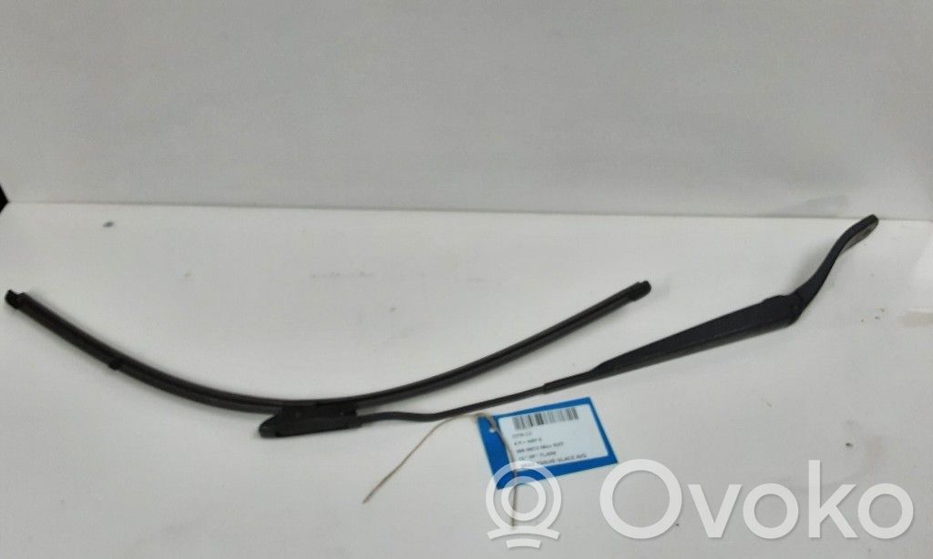 Front wiper blade arm