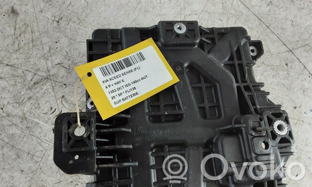 KIA Xceed Akun kiinnike 
